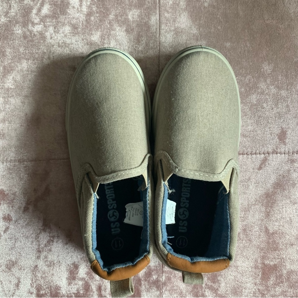👗Children’s Natural/Tan Boat Shoes size 11